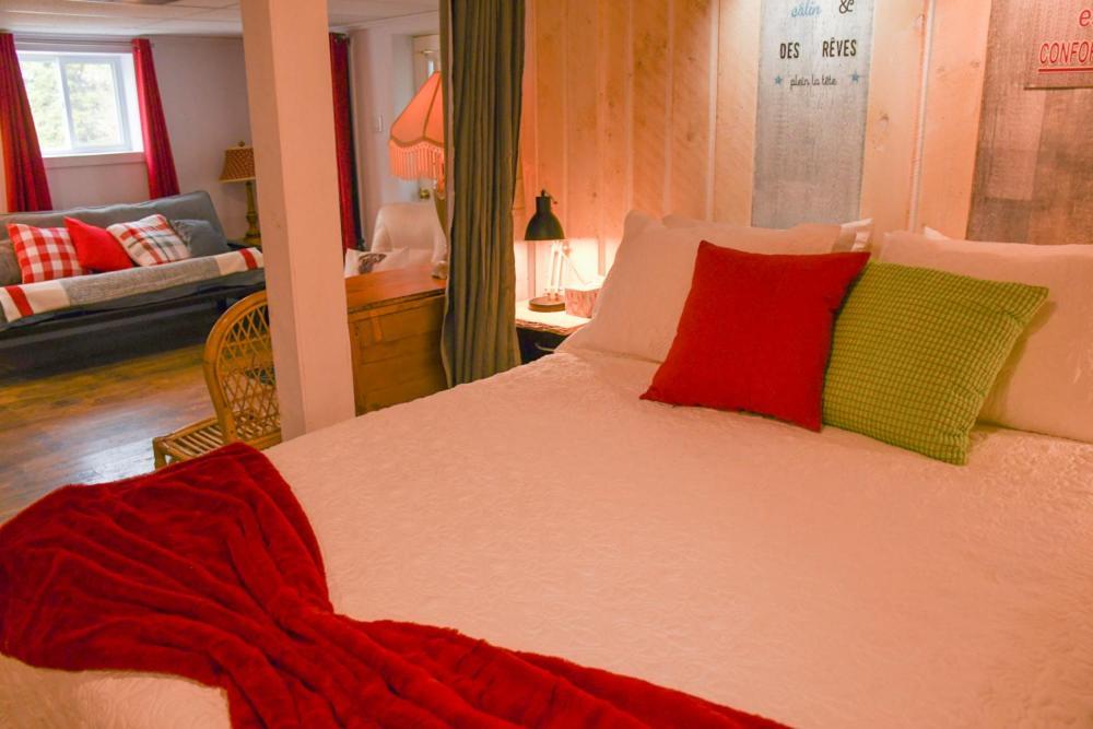 Gite Grand Môment Bed and Breakfast Cabano Buitenkant foto